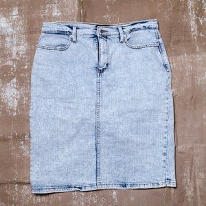 Banana Republic Factory Modest Denim Knee-Length Skirt ☺️